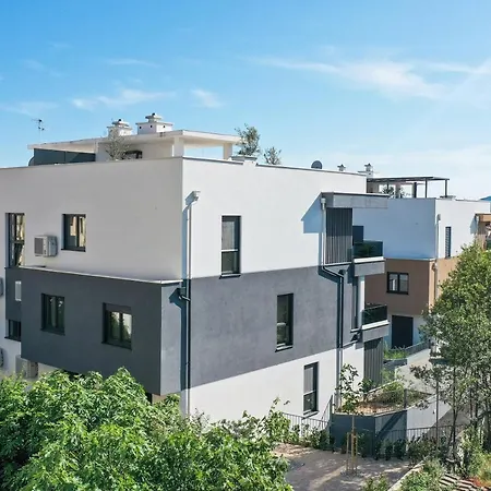 Premium Ventus Rosa - Mistral Garden Апартаменты